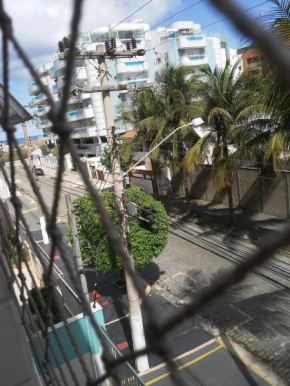 50 m da Praia do Forte Cabo Frio RJ, 2 quartos sendo que 1 com ar condicionado ,cozinha ,2 banheiros, garagem wi fi
